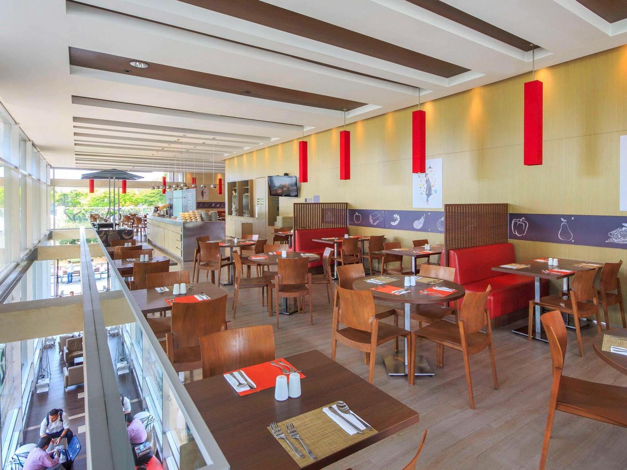 Ibis Medellin Hotel Exterior photo