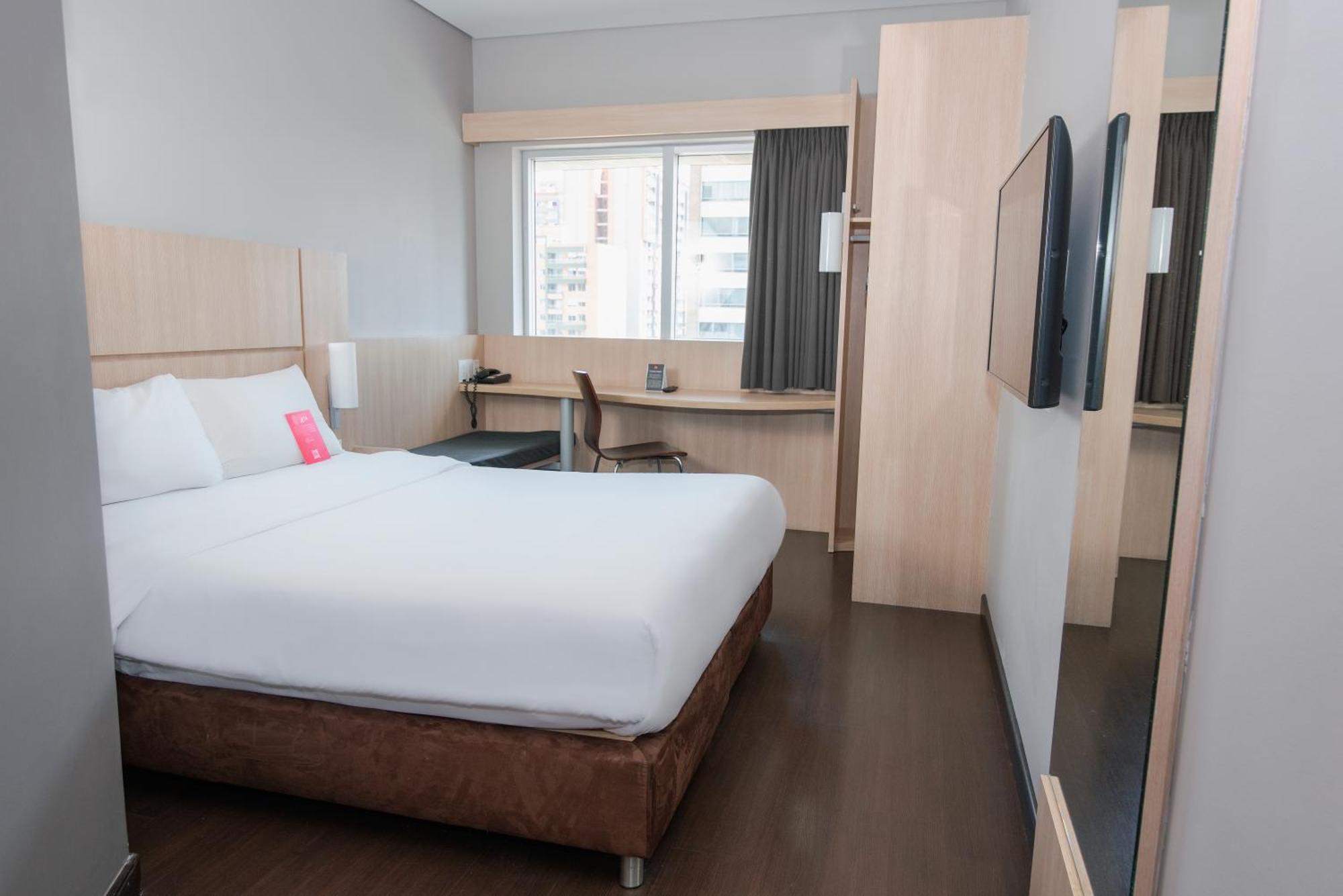 Ibis Medellin Hotel Exterior photo